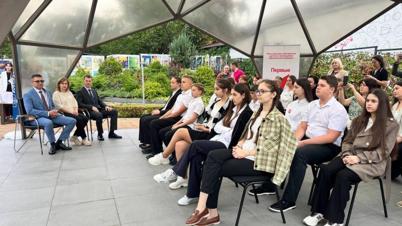 Торжественное вручение первых паспортов